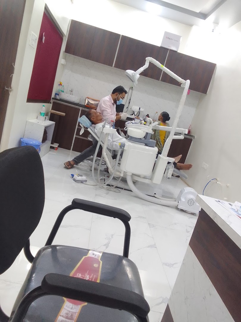 Akshar Multi-speciality Dental Clinic and Implant Centre - Modern Clinic Interior Photo 2 in Chopda