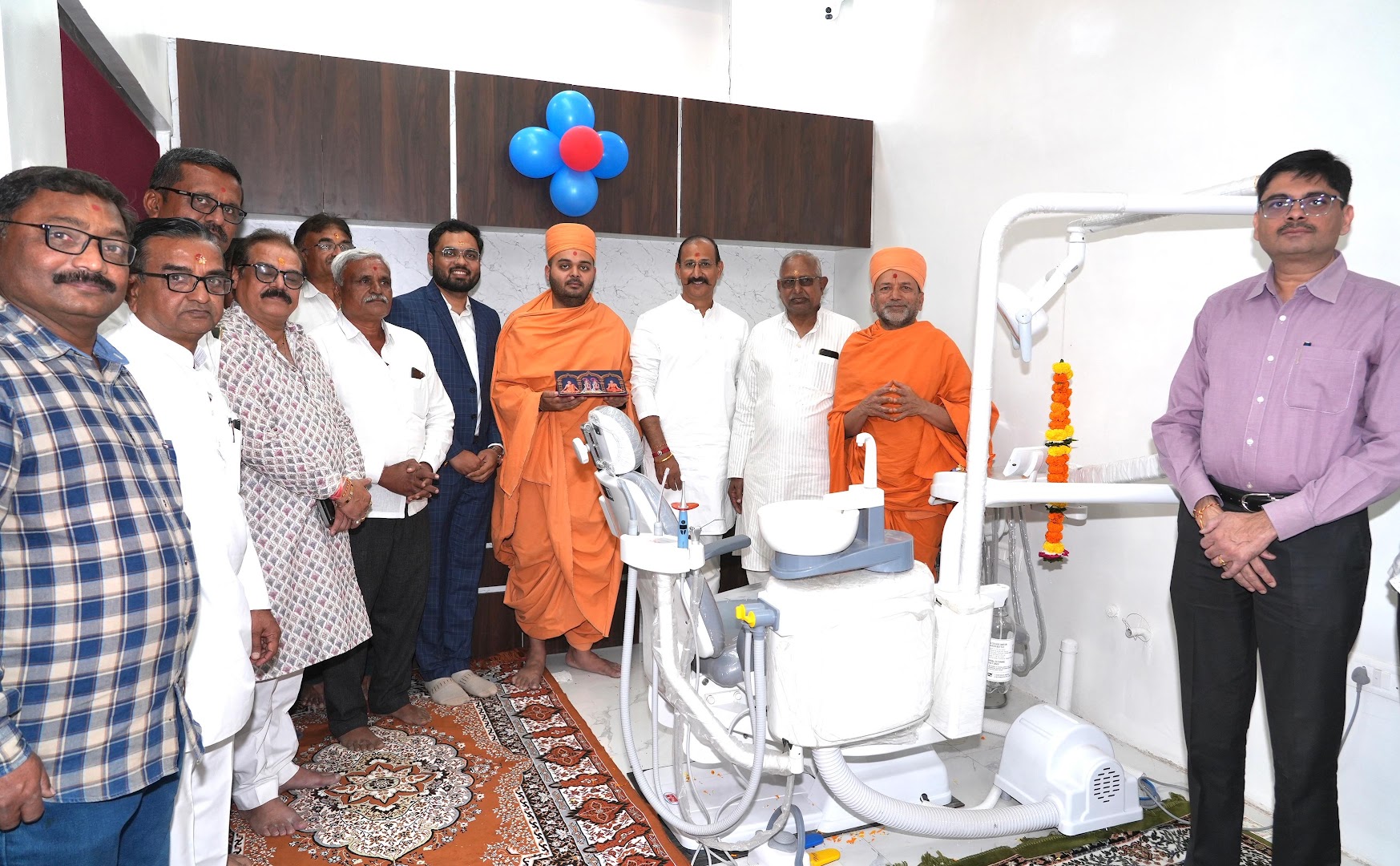 Akshar Multi-speciality Dental Clinic and Implant Centre - Modern Clinic Interior Photo 3 in Chopda