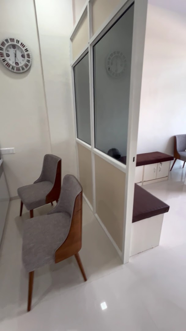 Asha Dental Care - Modern Clinic Interior Photo 2 in Jalgaon