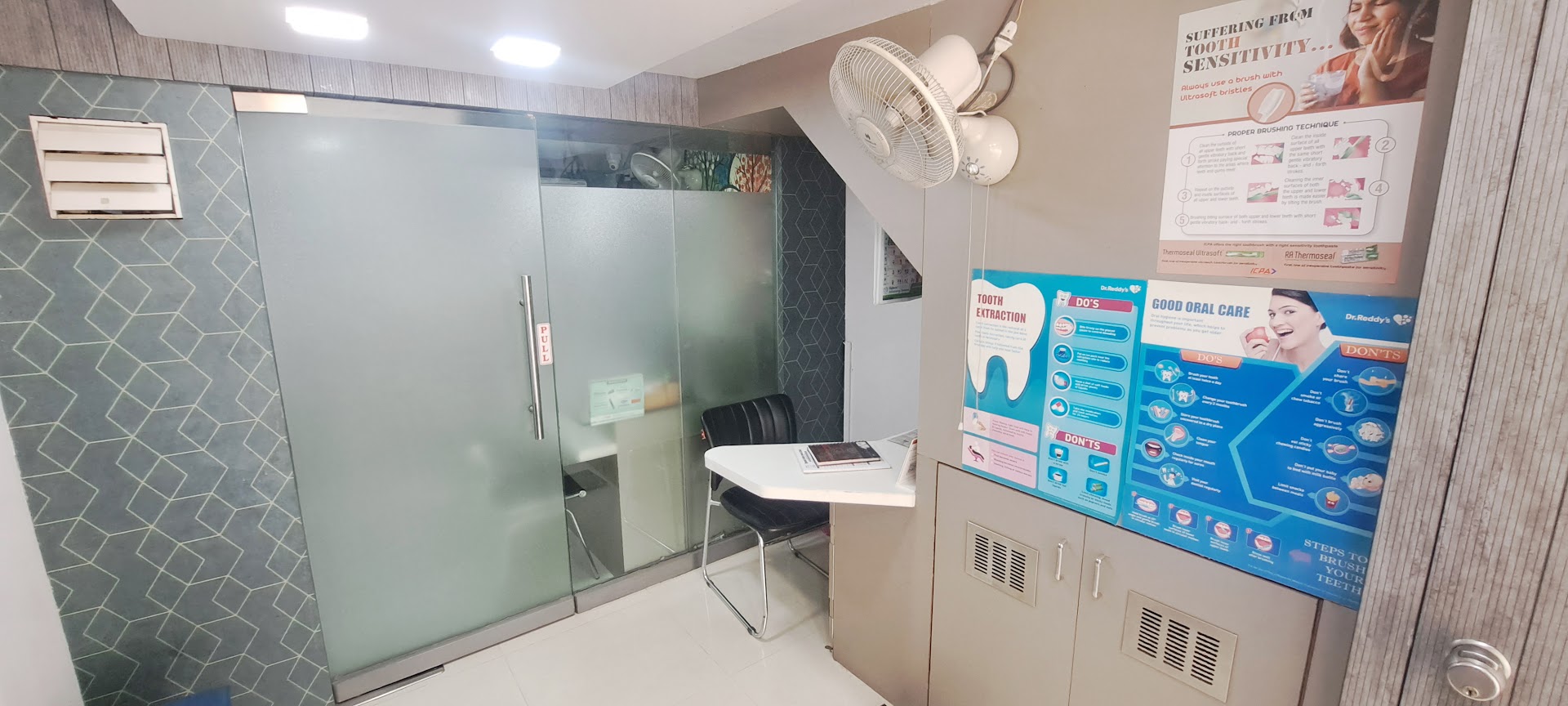     - Best Dentist in Jalgaon | Root Canal Specialist | Kids Dentist | Children Dentist - Modern Clinic Interior Photo 3 in Jalgaon