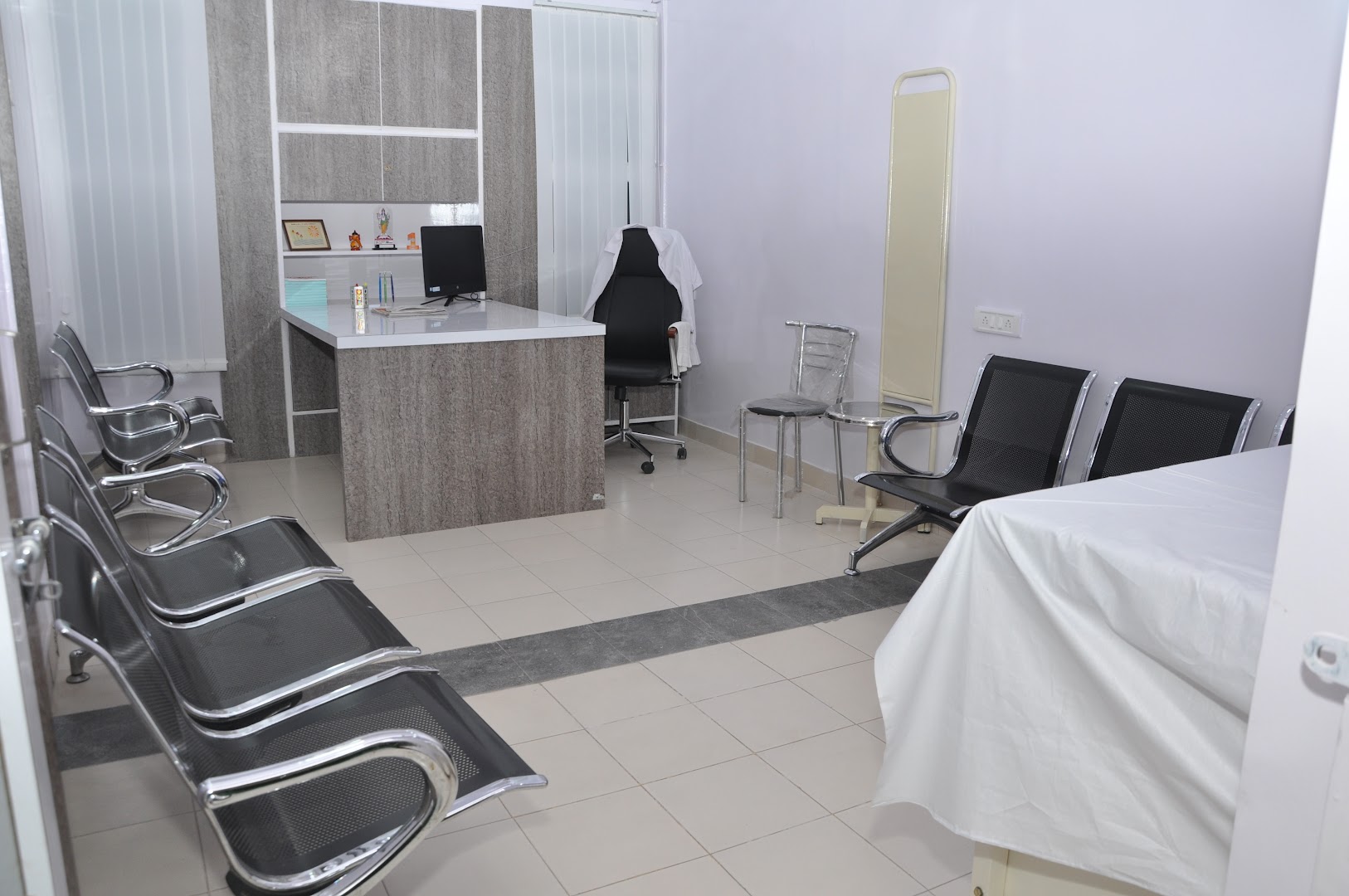 Chopda Super Speciality Hospital - Modern Clinic Interior Photo 3 in Jalgaon