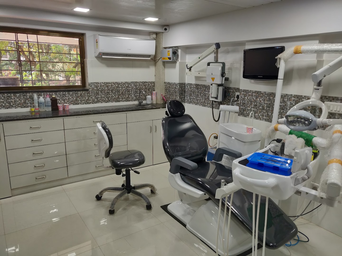 dr Joshi's Million Smiles Dental Clinic for kids and adults - Modern Clinic Interior Photo 2 in Nachane