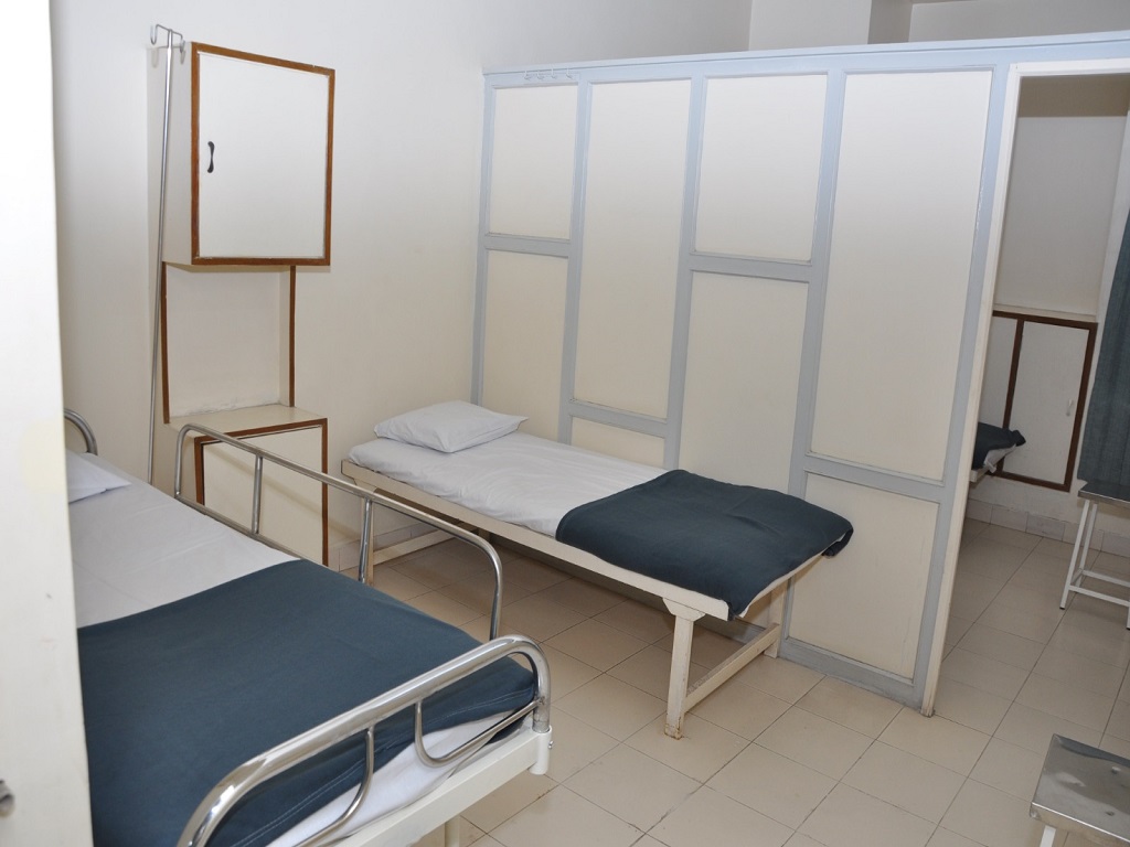 Dr. Prashant Chopda - Jaw, Face and Neck Surgeon - Modern Clinic Interior Photo 2 in Jalgaon