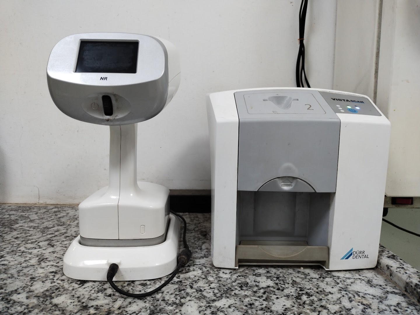 DR. SADIQ PINJARI Royal Dental Clinic - Modern Clinic Interior Photo 4 in Jalgaon