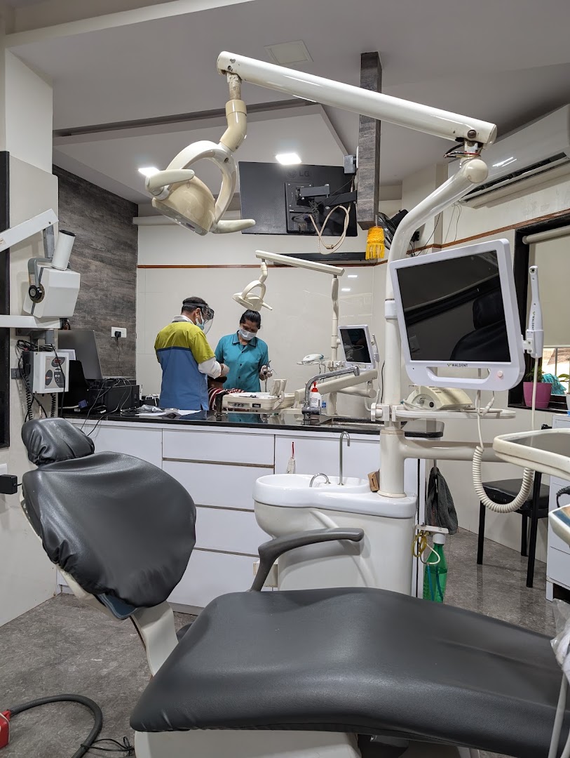 Dr vaibhav Kanade's smile n more dental clinic - Modern Clinic Interior Photo 3 in Ratnagiri