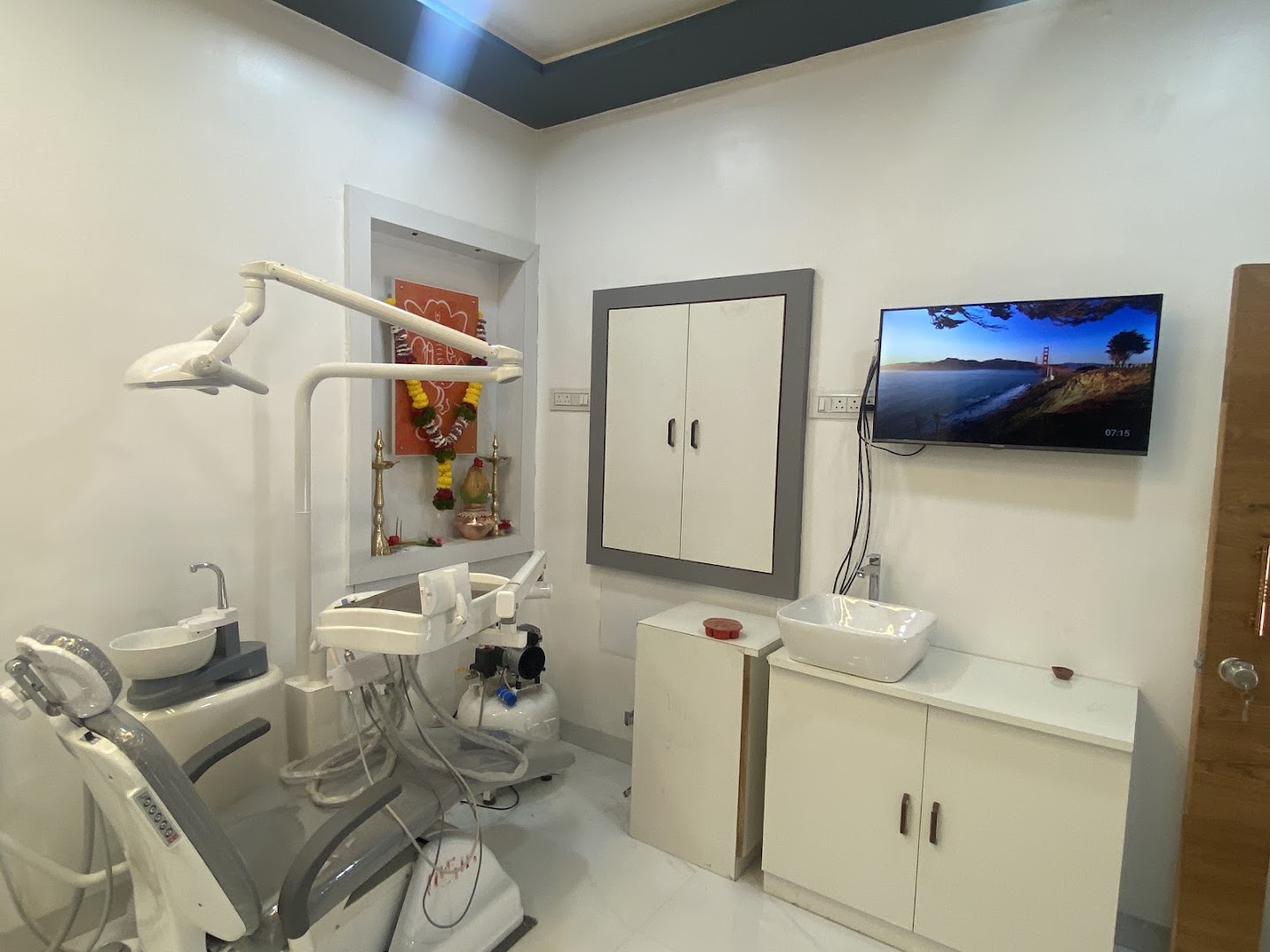 Dr. Wagh Multispeciality Dental Clinic - Best Multispeciality Dental Clinic In Buldhana | Best Dentist In Buldhana - Modern Clinic Interior Photo 3 in Buldhana