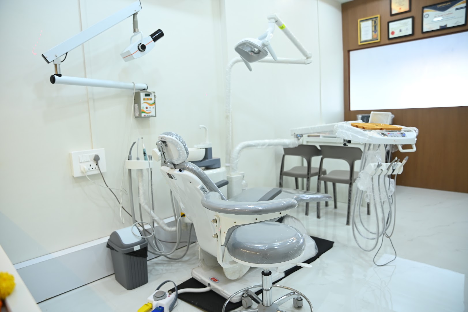 Ekdant Dental Clinic - Modern Clinic Interior Photo 4 in Lanja