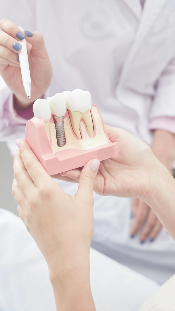  '    - Implant Centre/Root Canal/Dental Clinic/Best Dentist in Jalgaon - Modern Clinic Interior Photo 2 in Jalgaon