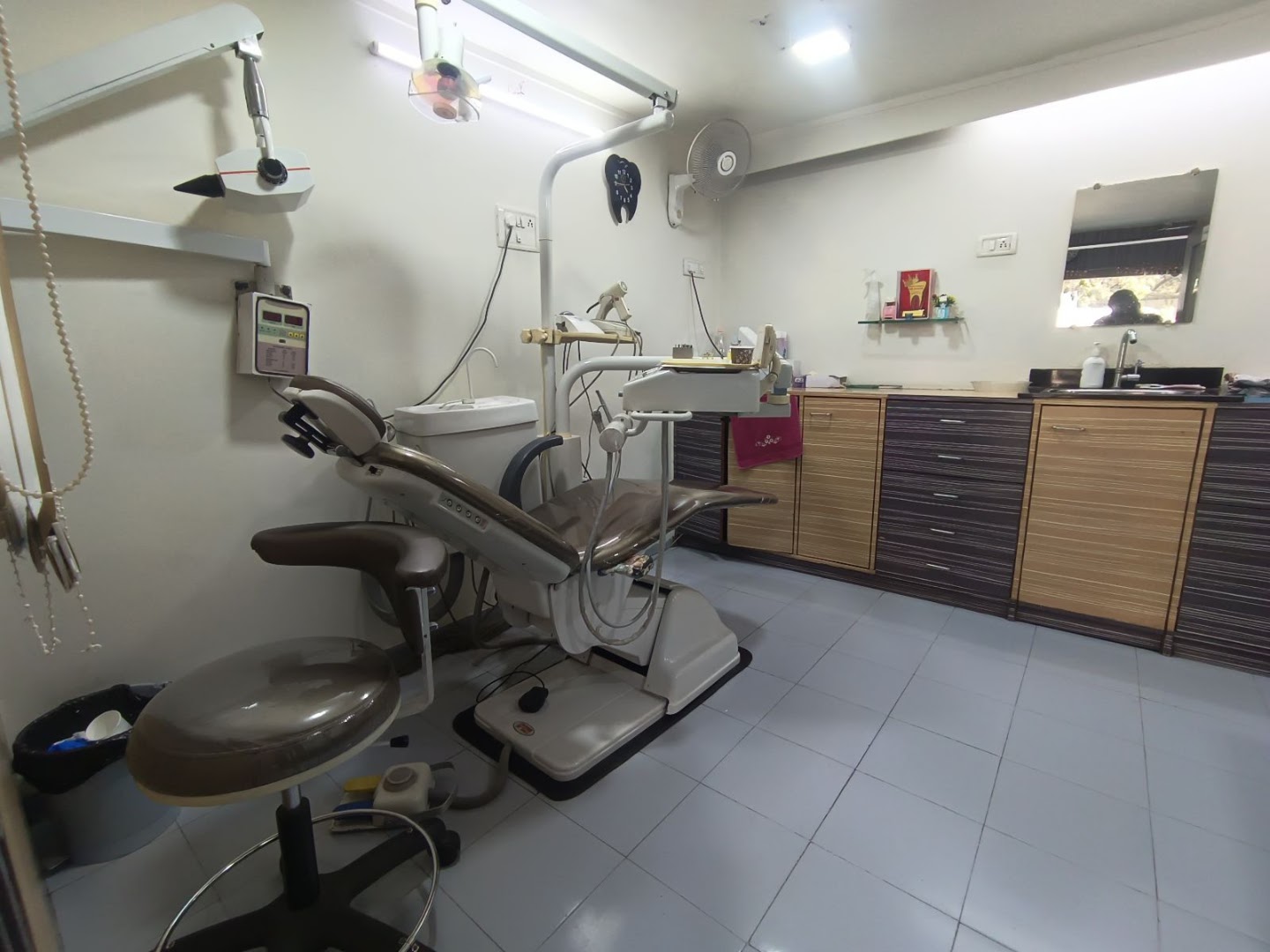 Jadhav Lab - Modern Clinic Interior Photo 2 in Jalgaon
