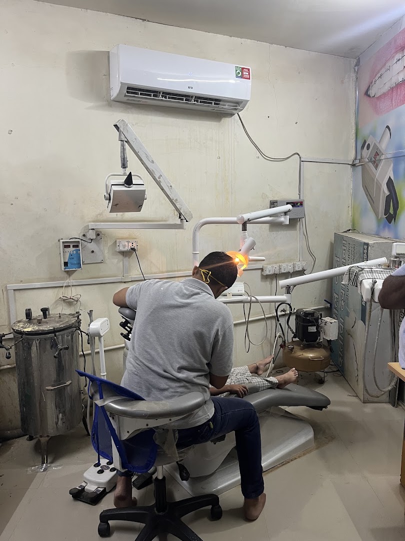 kml dtt daataaNcaa dvaakhaanaa - Modern Clinic Interior Photo 3 in Jalgaon