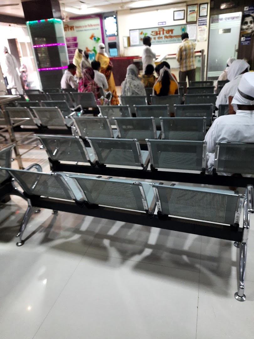 Om Netralaya and dental clinic - Modern Clinic Interior Photo 1 in Chalisgaon