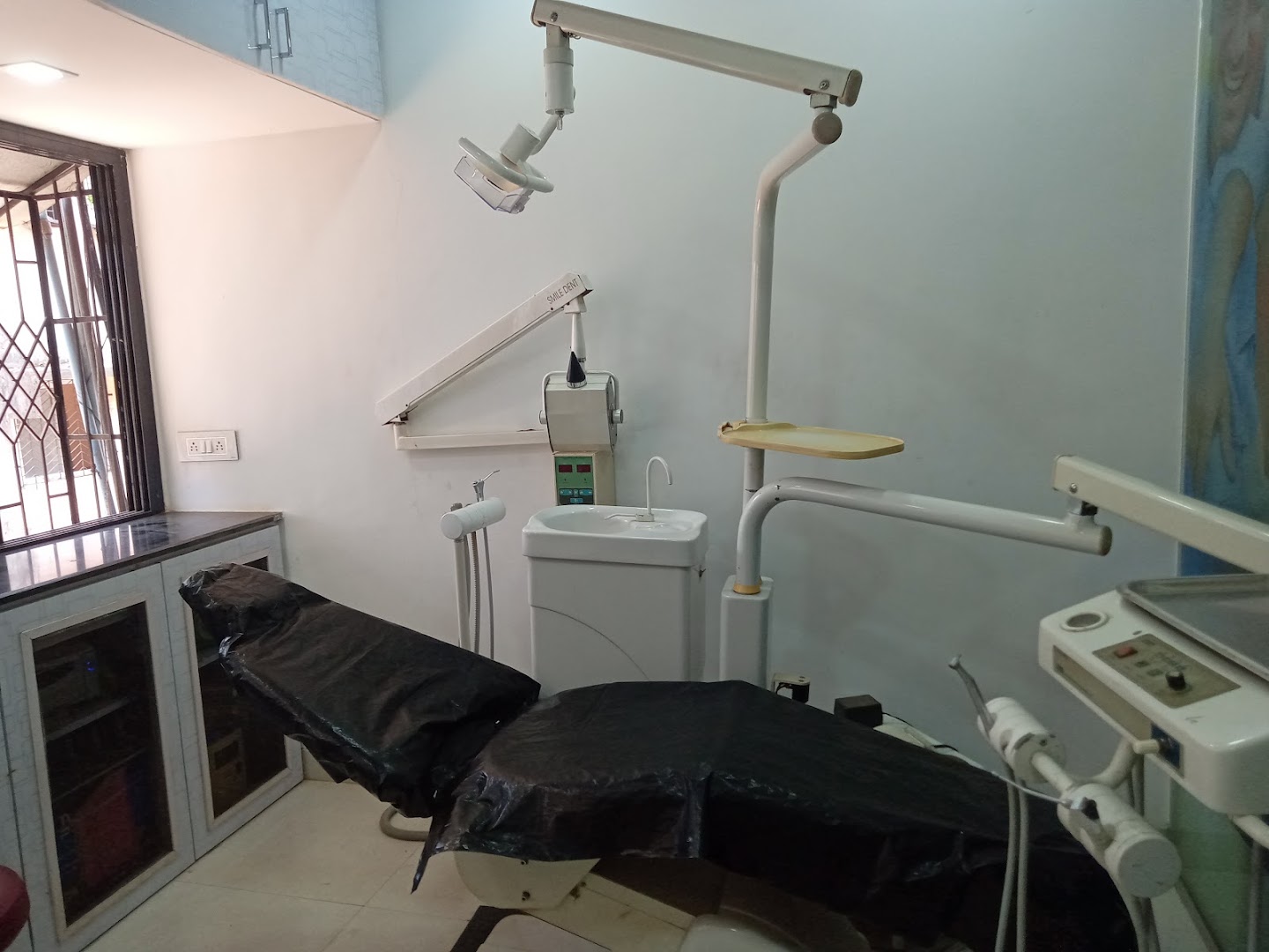 Omkar Dental Clinic - Modern Clinic Interior Photo 1 in Chiplun