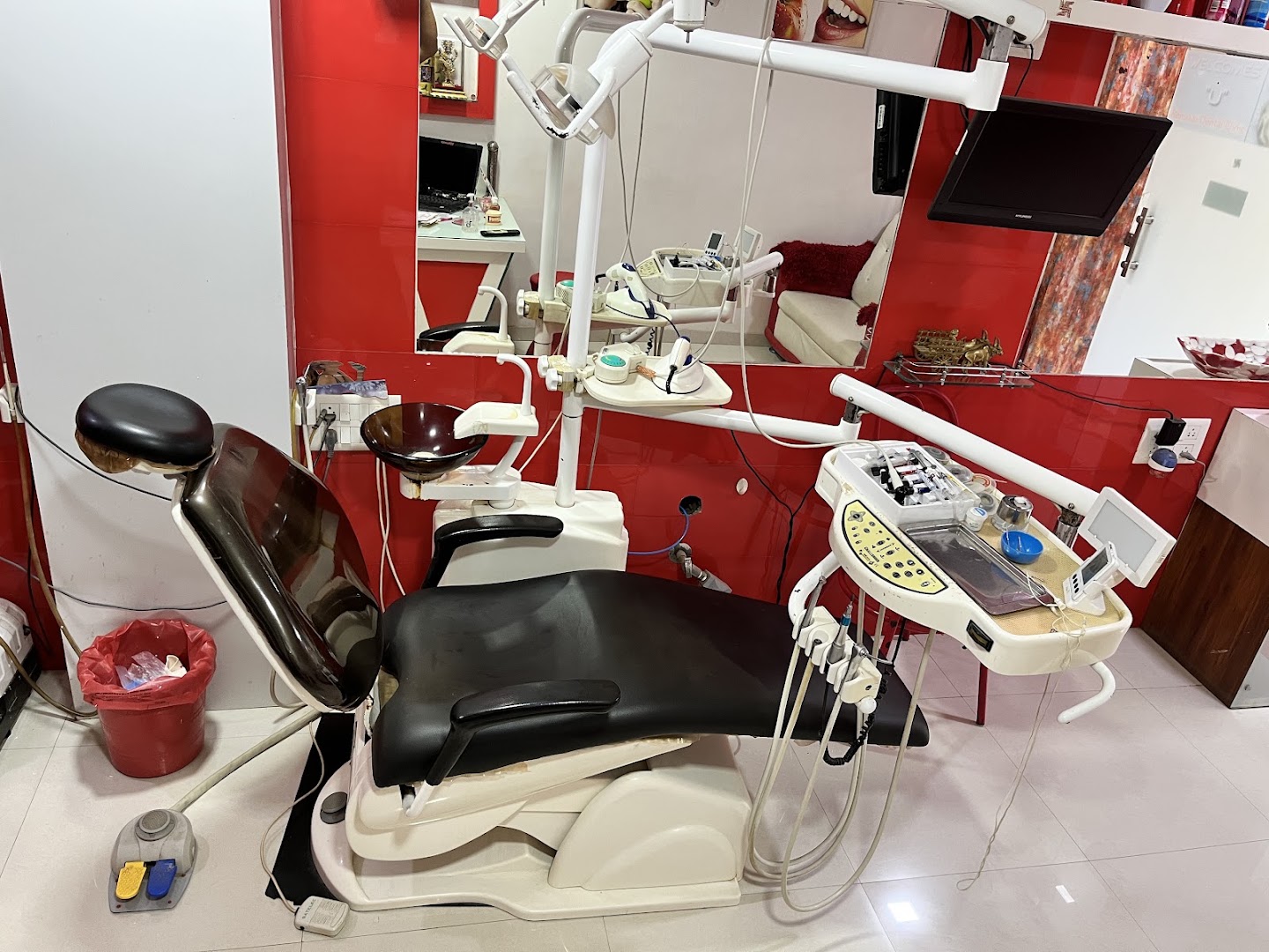 Renukai Dental Clinic - Modern Clinic Interior Photo 2 in Jalgaon