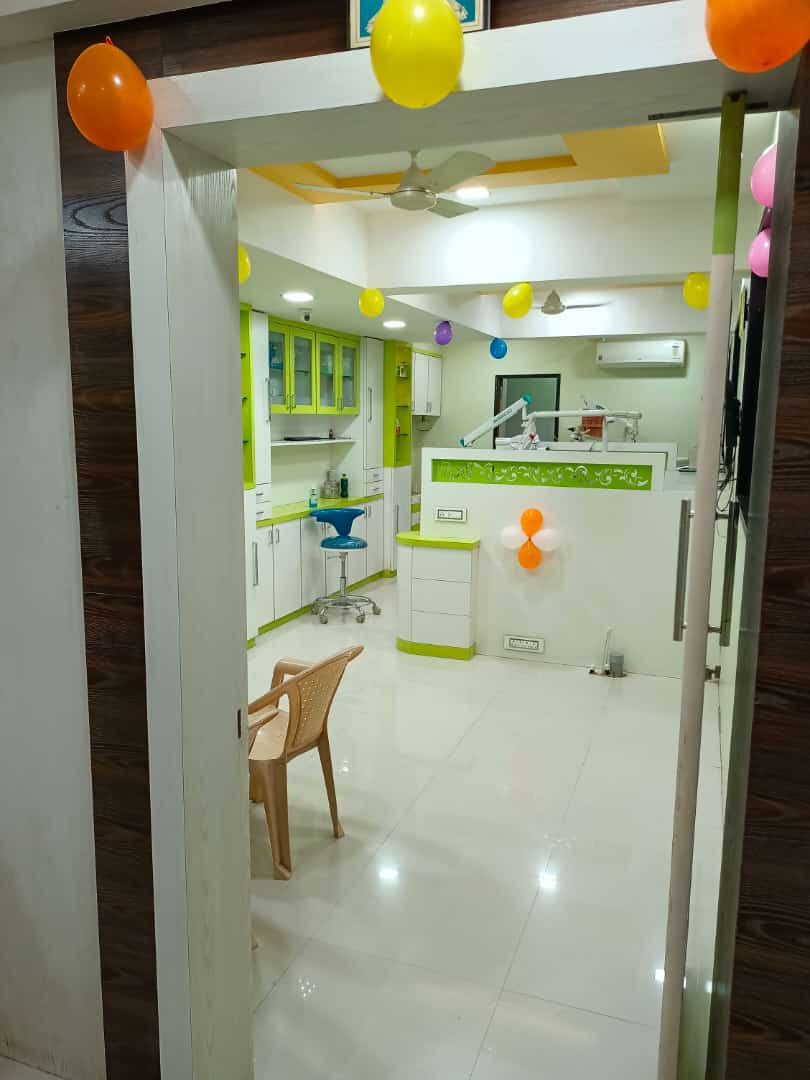 Sai Mangal Dental Clinic Shirpur - Modern Clinic Interior Photo 1 in Amode, Shirpur-Warwade