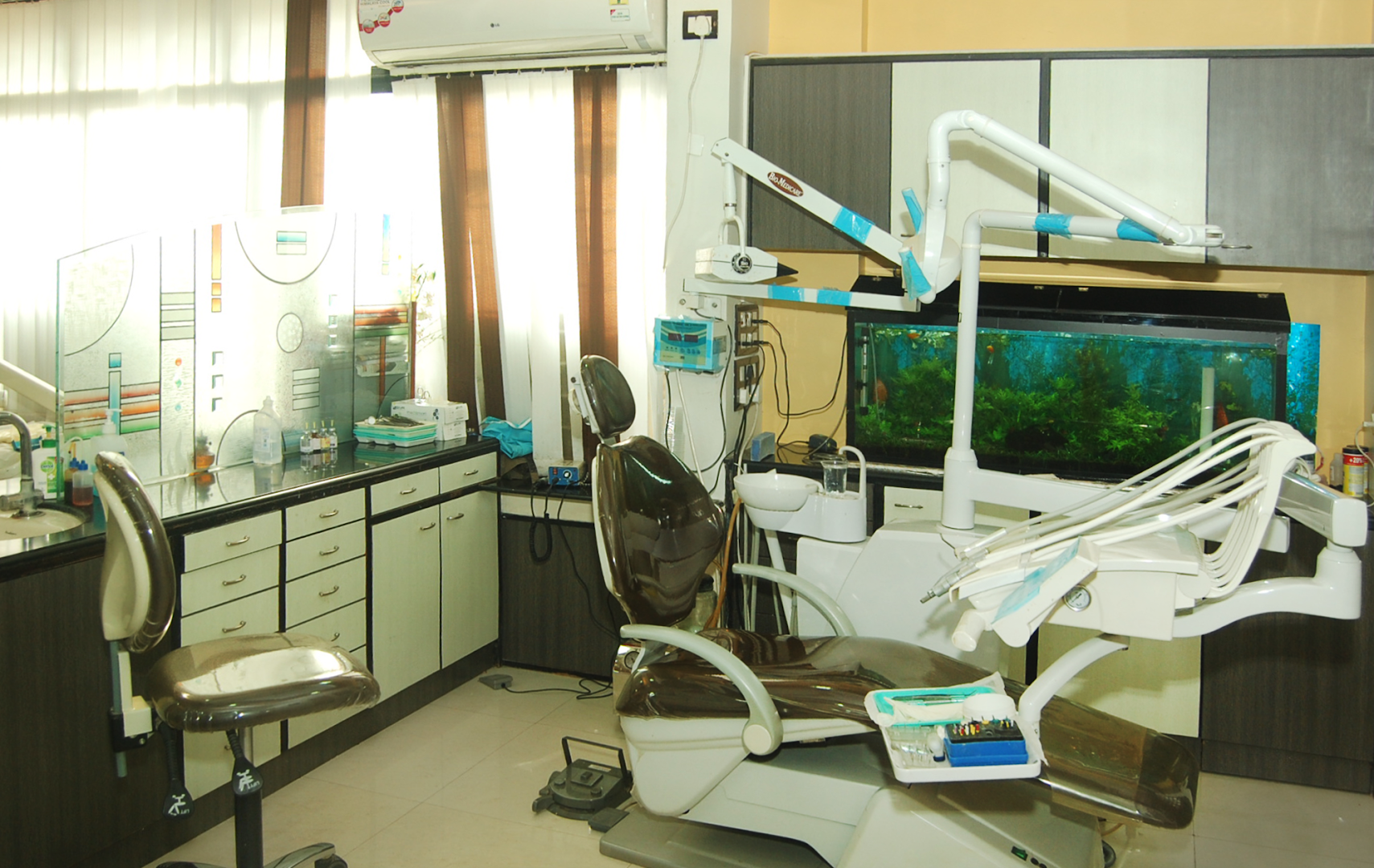 Shree Dental Clinic - Modern Clinic Interior Photo 1 in Nachane