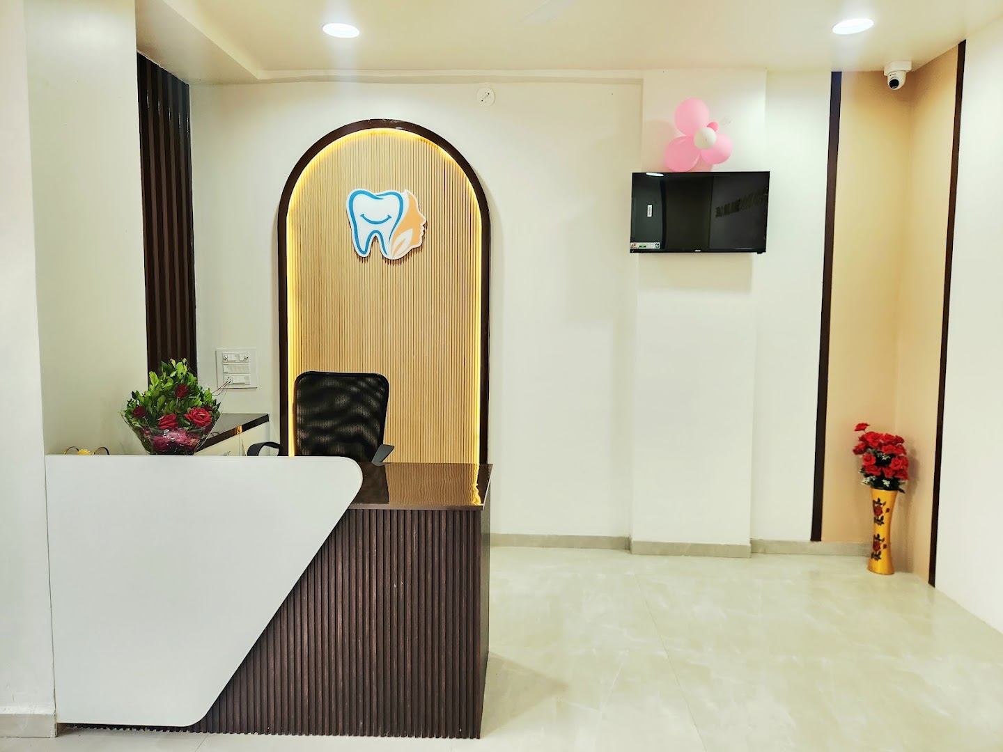 SMILE KAYA DENTAL CLINIC - Modern Clinic Interior Photo 3 in Pachora