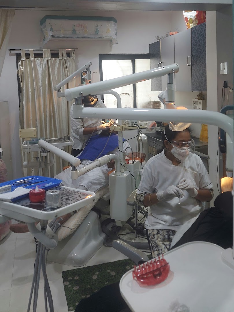 SUYOG DENTAL CLINIC AND IMPLANT CENTRE - Modern Clinic Interior Photo 3 in Jalgaon