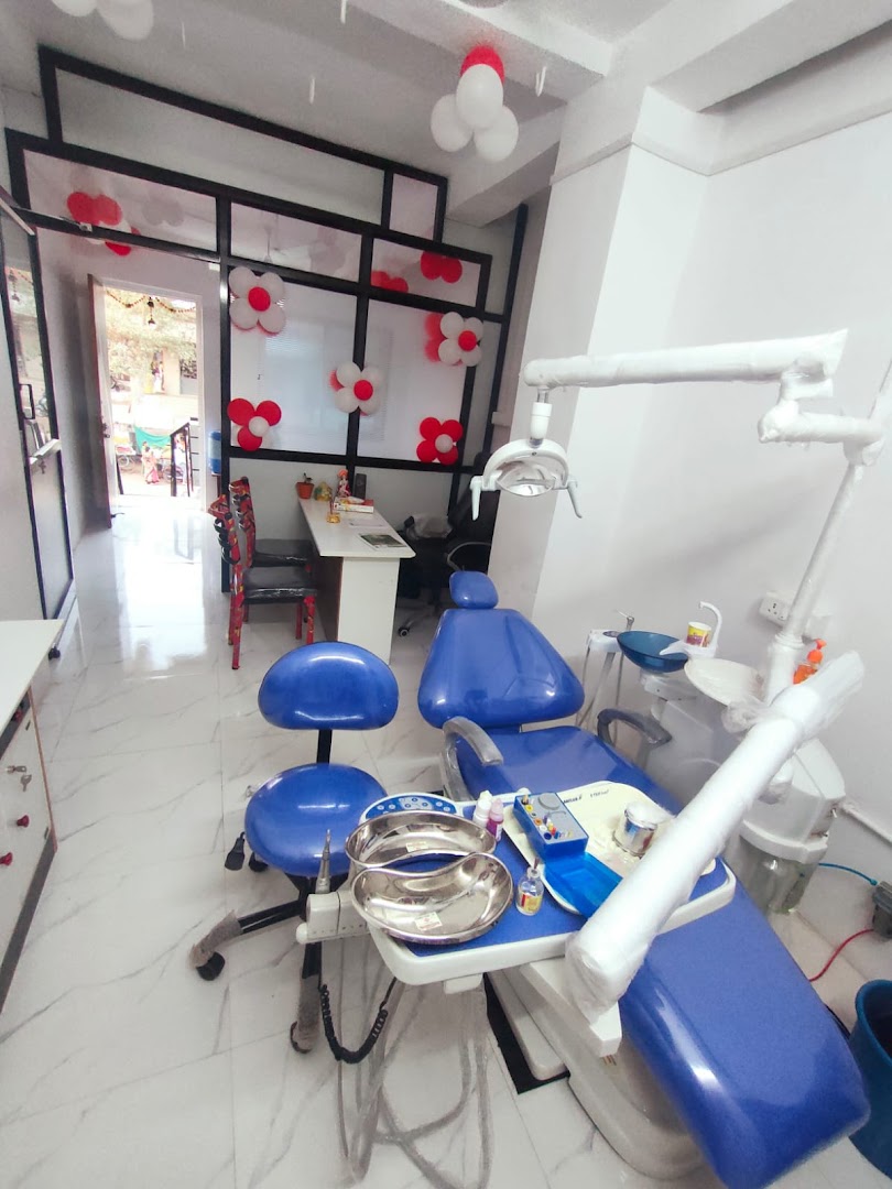 Vedant Dental Clinic | Dr Vivek K. Patil - Modern Clinic Interior Photo 2 in Jalgaon