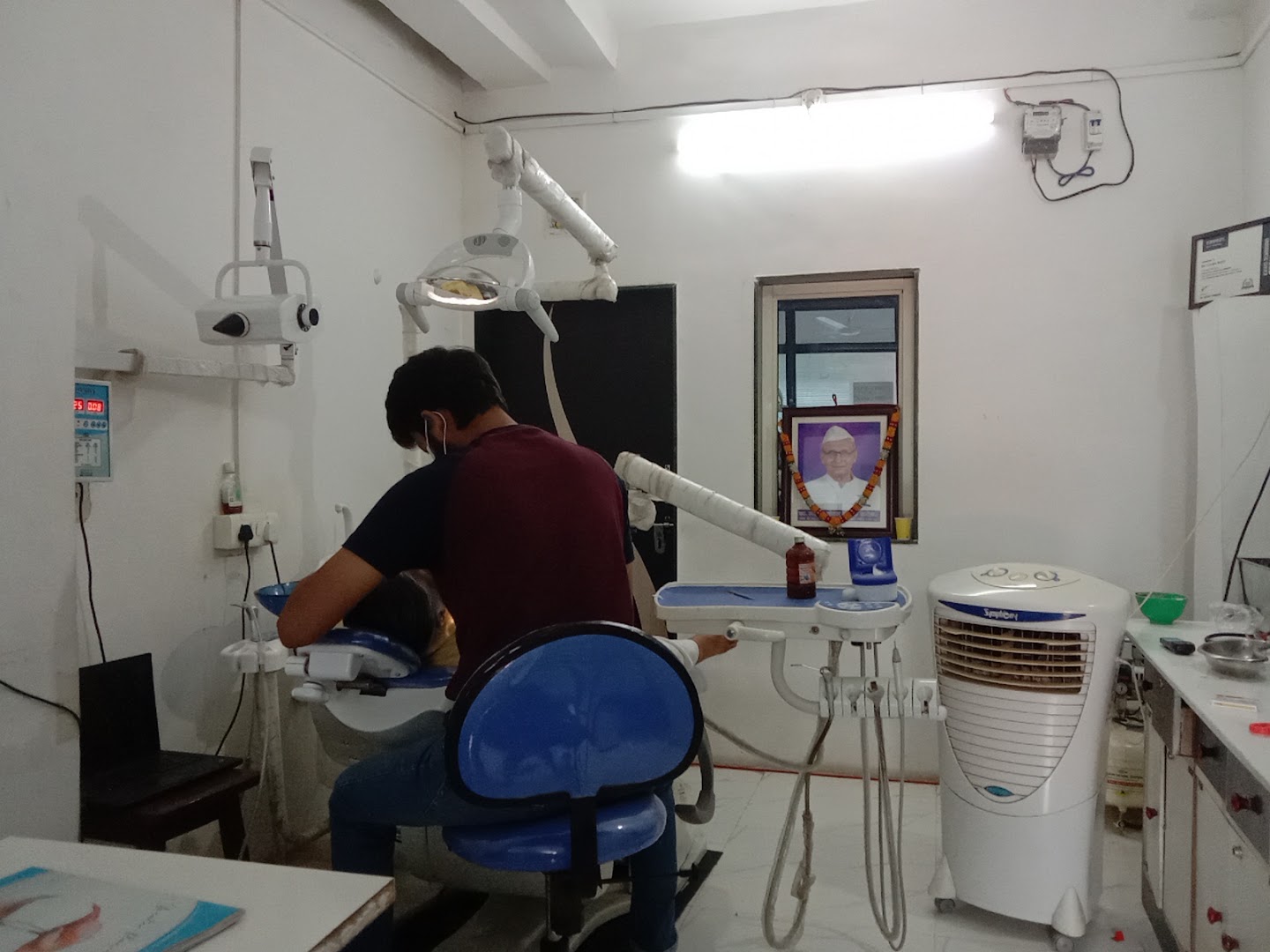 Vedant Dental Clinic | Dr Vivek K. Patil - Modern Clinic Interior Photo 3 in Jalgaon