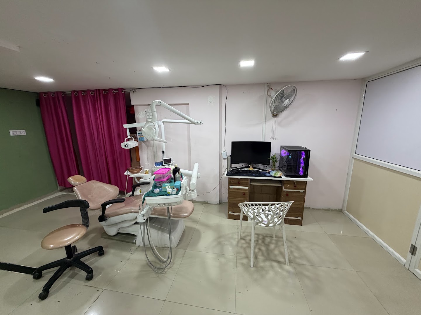 Vighnaharta Dental Clinic - Modern Clinic Interior Photo 2 in Jalgaon