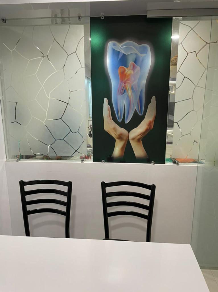 Welcome Smiles Dental Clinic - Modern Clinic Interior Photo 4 in Jalgaon