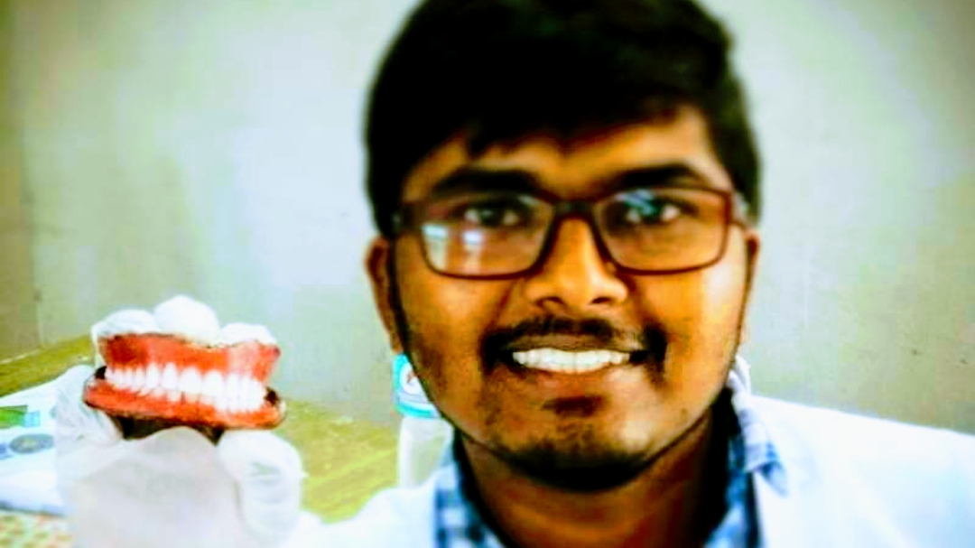 Laxmi dental clinic {lkssmii daataaNcaa dvaakhaanaa(ddoN. ddhekle)}